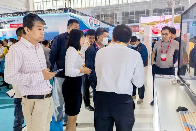 中国工程院院士刘合莅临捷瑞数字cippe展位参观指导