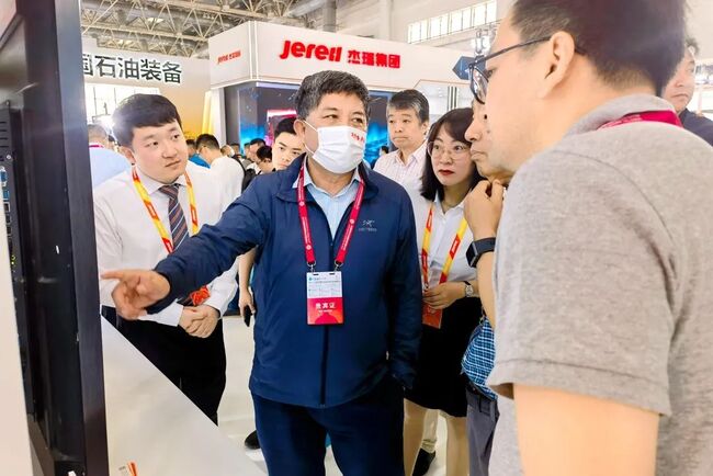 中国工程院院士刘合莅临捷瑞数字cippe展位参观指导