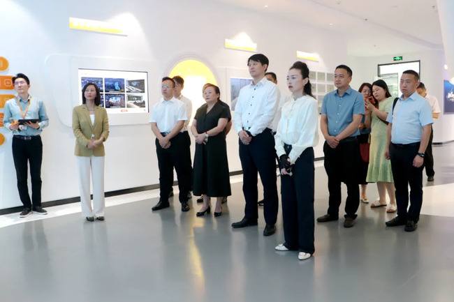 重庆市綦江区工商联陶敏一行到访捷瑞数字